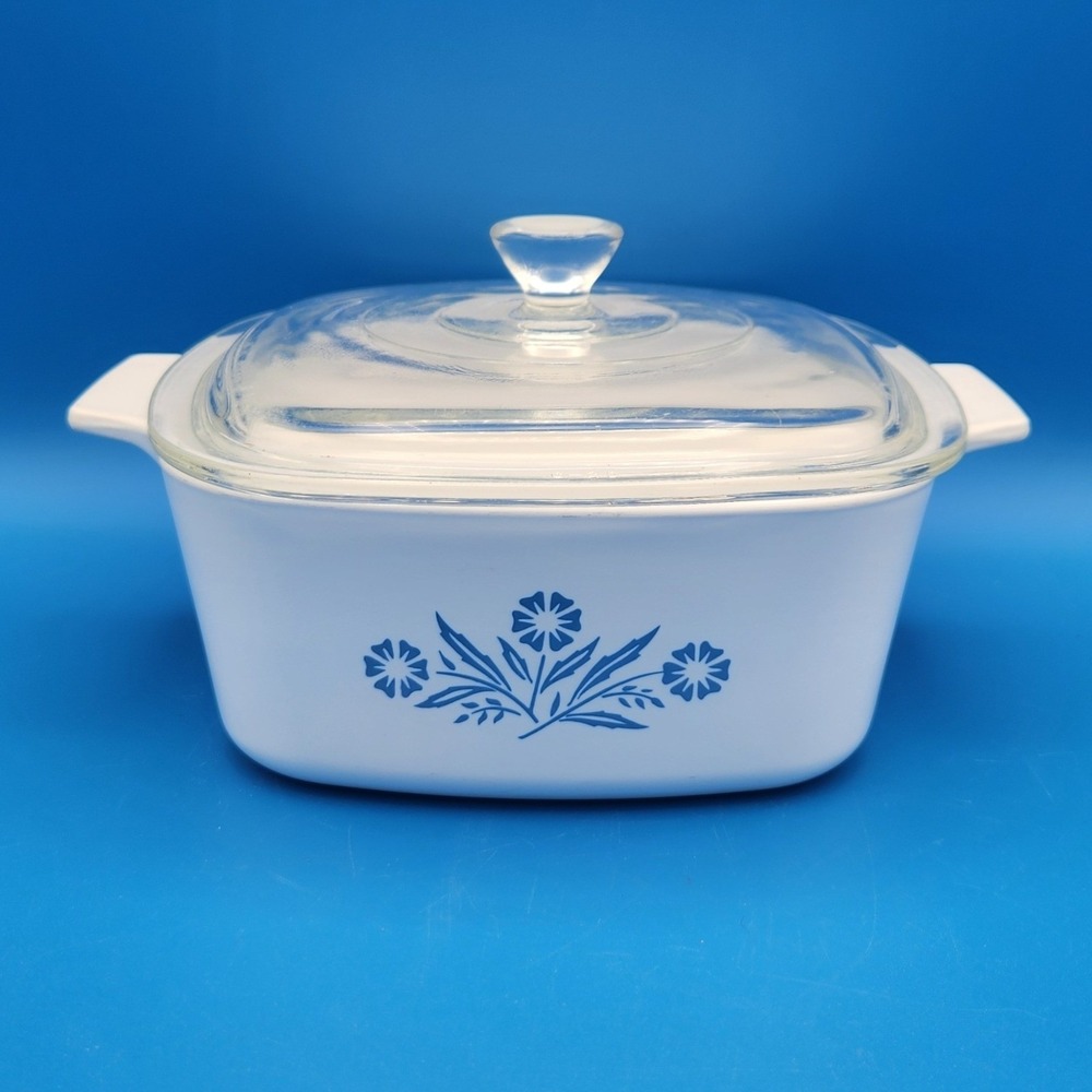 Vintage Corningware Corn Flower Design 1 1/2 Quart with Glass Lid - Chip